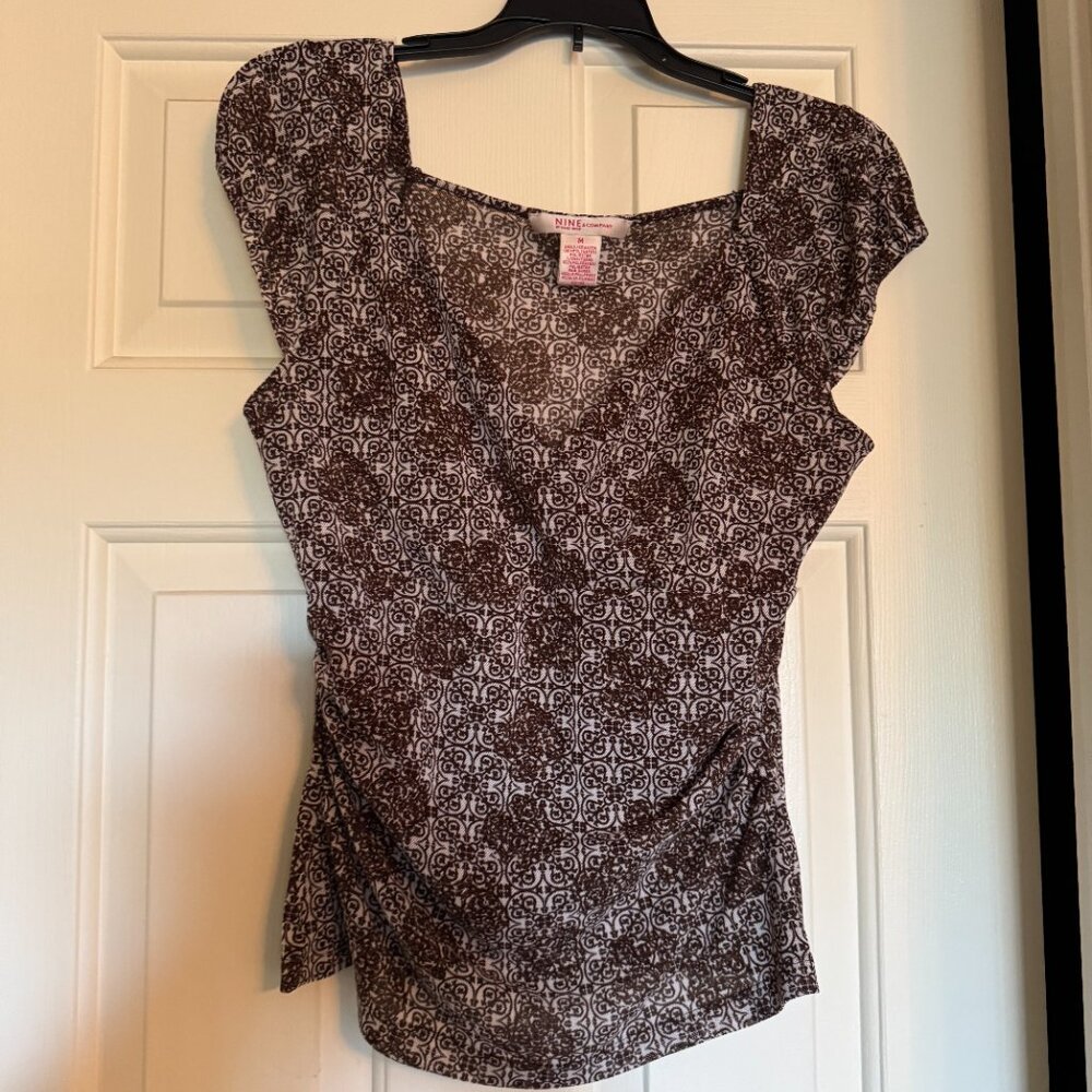 FLATTERING WRAP TOP